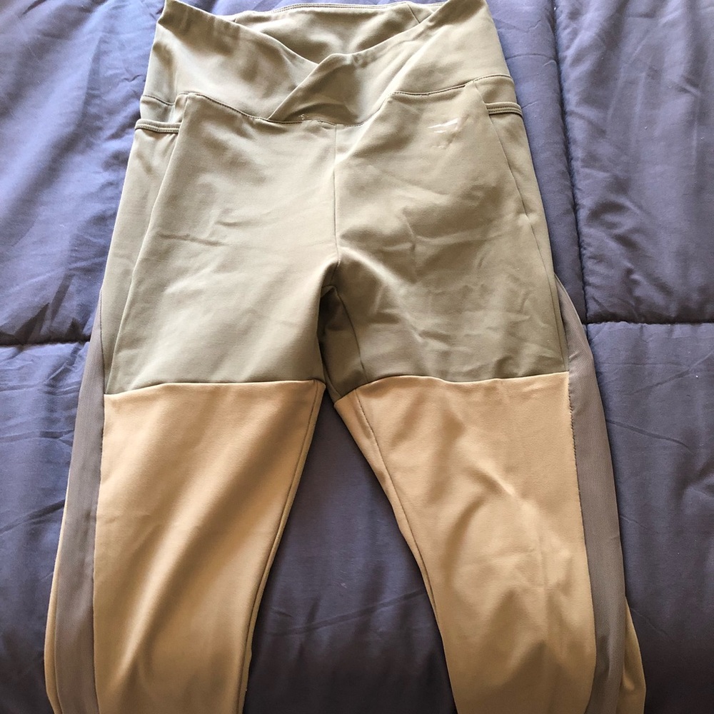 NikkiB Season 2 Gymshark Dynamic Leggings SMALL